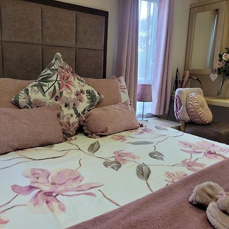 Beautiful 2 Bedroom Caravan, Holiday Park Tenby Saint Florence Exterior photo