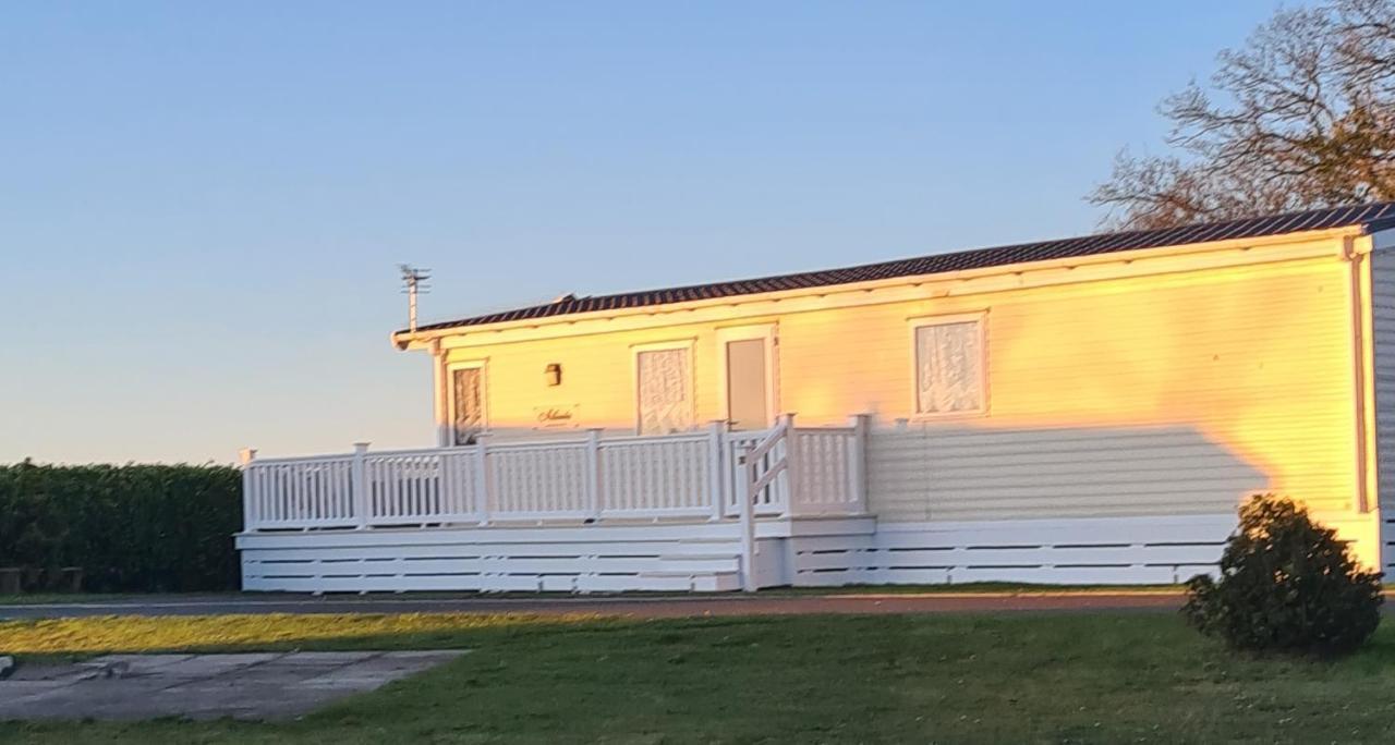 Beautiful 2 Bedroom Caravan, Holiday Park Tenby Saint Florence Exterior photo
