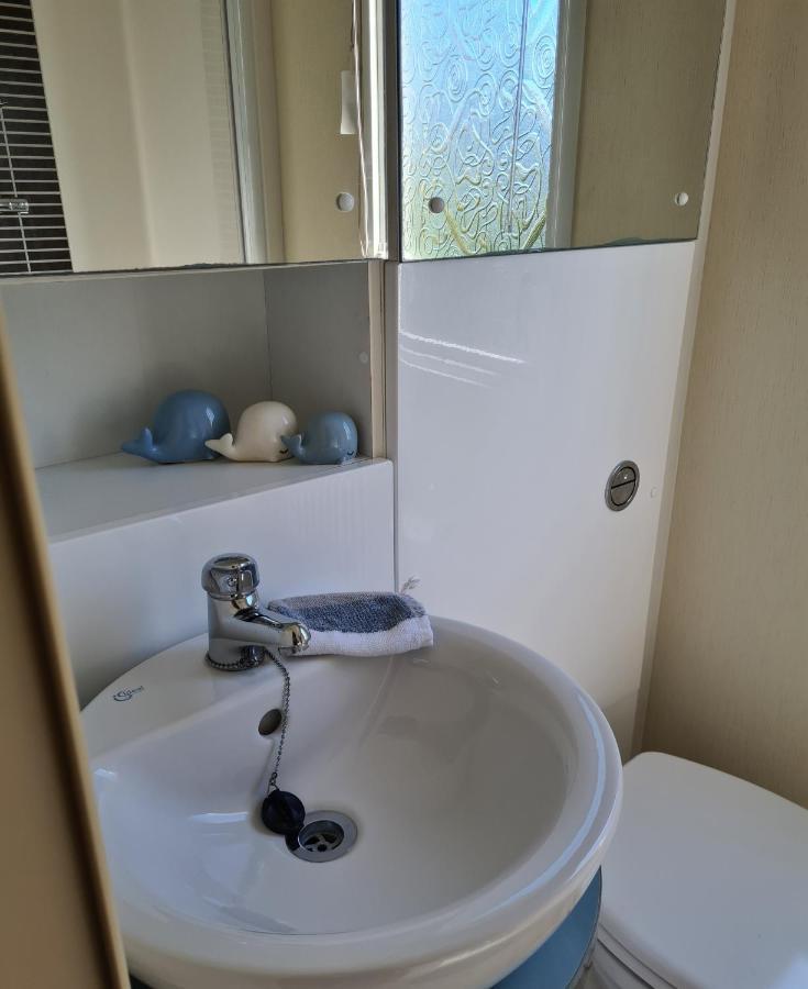 Beautiful 2 Bedroom Caravan, Holiday Park Tenby Saint Florence Exterior photo
