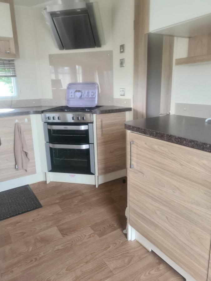 Beautiful 2 Bedroom Caravan, Holiday Park Tenby Saint Florence Exterior photo