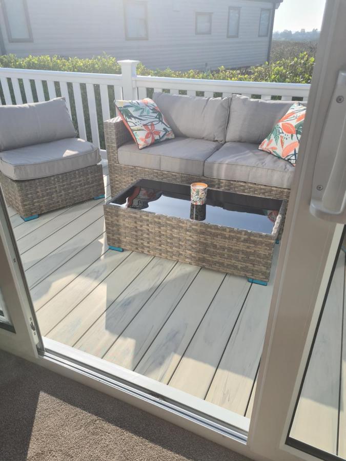Beautiful 2 Bedroom Caravan, Holiday Park Tenby Saint Florence Exterior photo