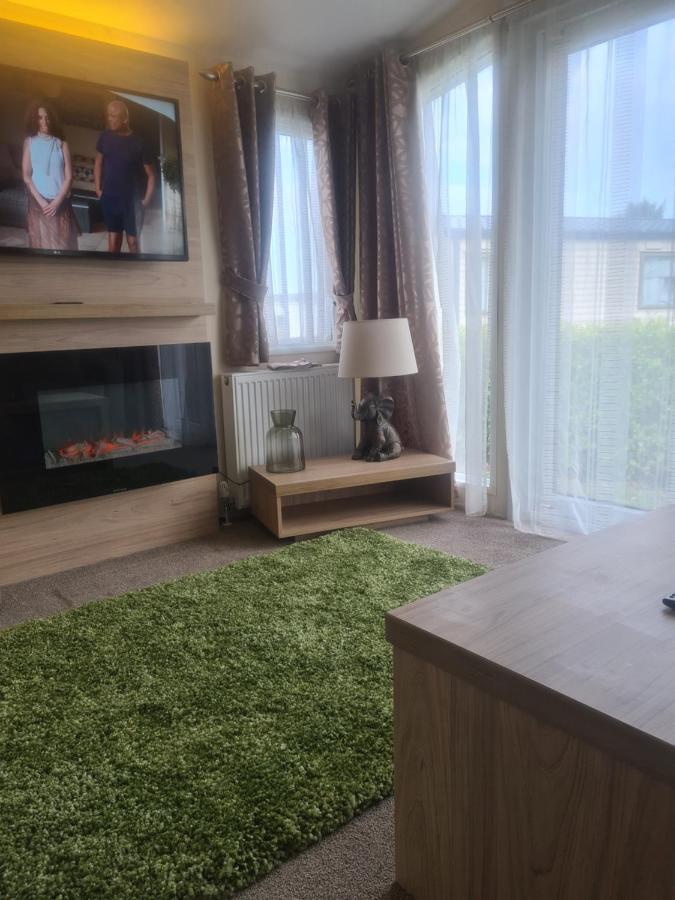 Beautiful 2 Bedroom Caravan, Holiday Park Tenby Saint Florence Exterior photo