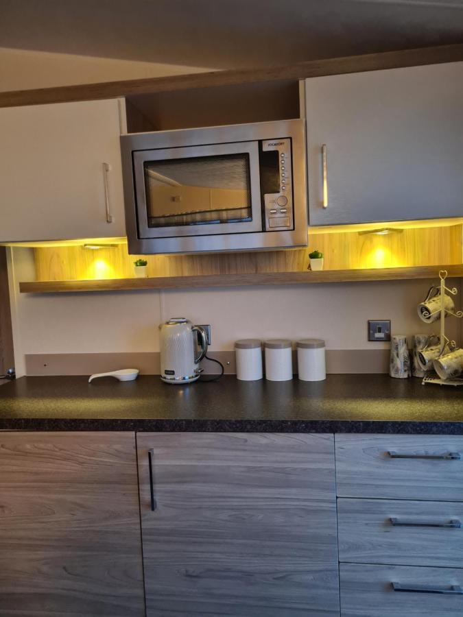 Beautiful 2 Bedroom Caravan, Holiday Park Tenby Saint Florence Exterior photo