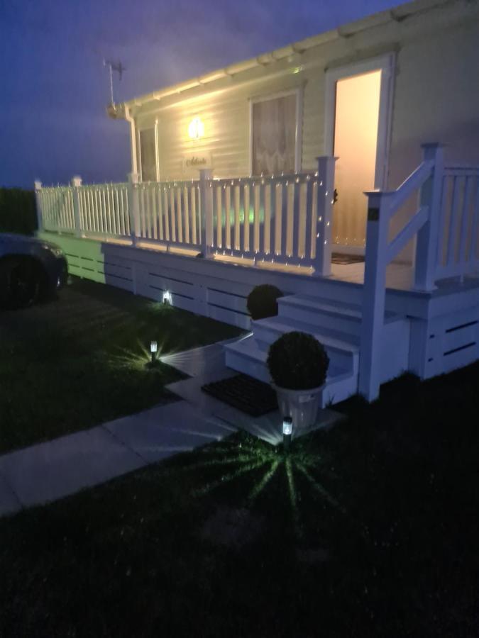 Beautiful 2 Bedroom Caravan, Holiday Park Tenby Saint Florence Exterior photo