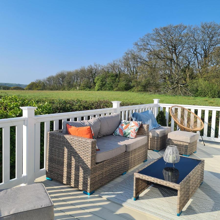 Beautiful 2 Bedroom Caravan, Holiday Park Tenby Saint Florence Exterior photo