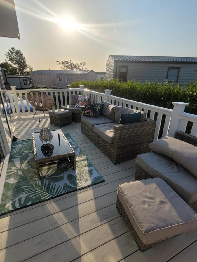Beautiful 2 Bedroom Caravan, Holiday Park Tenby Saint Florence Exterior photo
