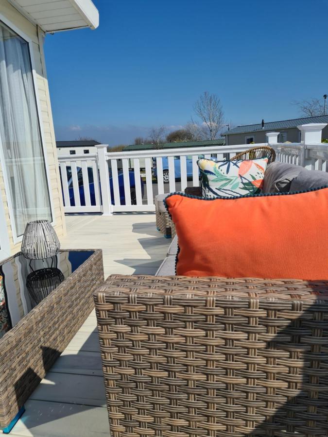 Beautiful 2 Bedroom Caravan, Holiday Park Tenby Saint Florence Exterior photo